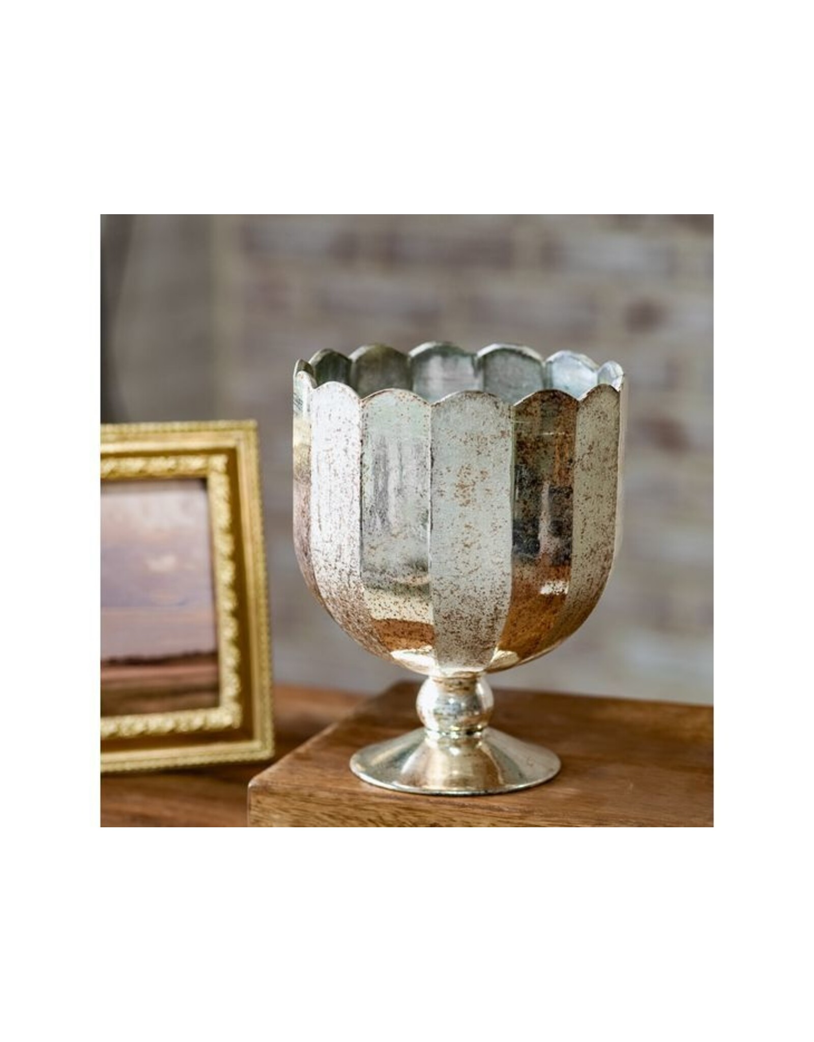 PDGL25-05GL 7" GLASS SCALLOP TOP CANDLE CUP