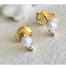 Pika & Bear Coyo Dainty Pearl and Rhinestone Stud Earring in Gold