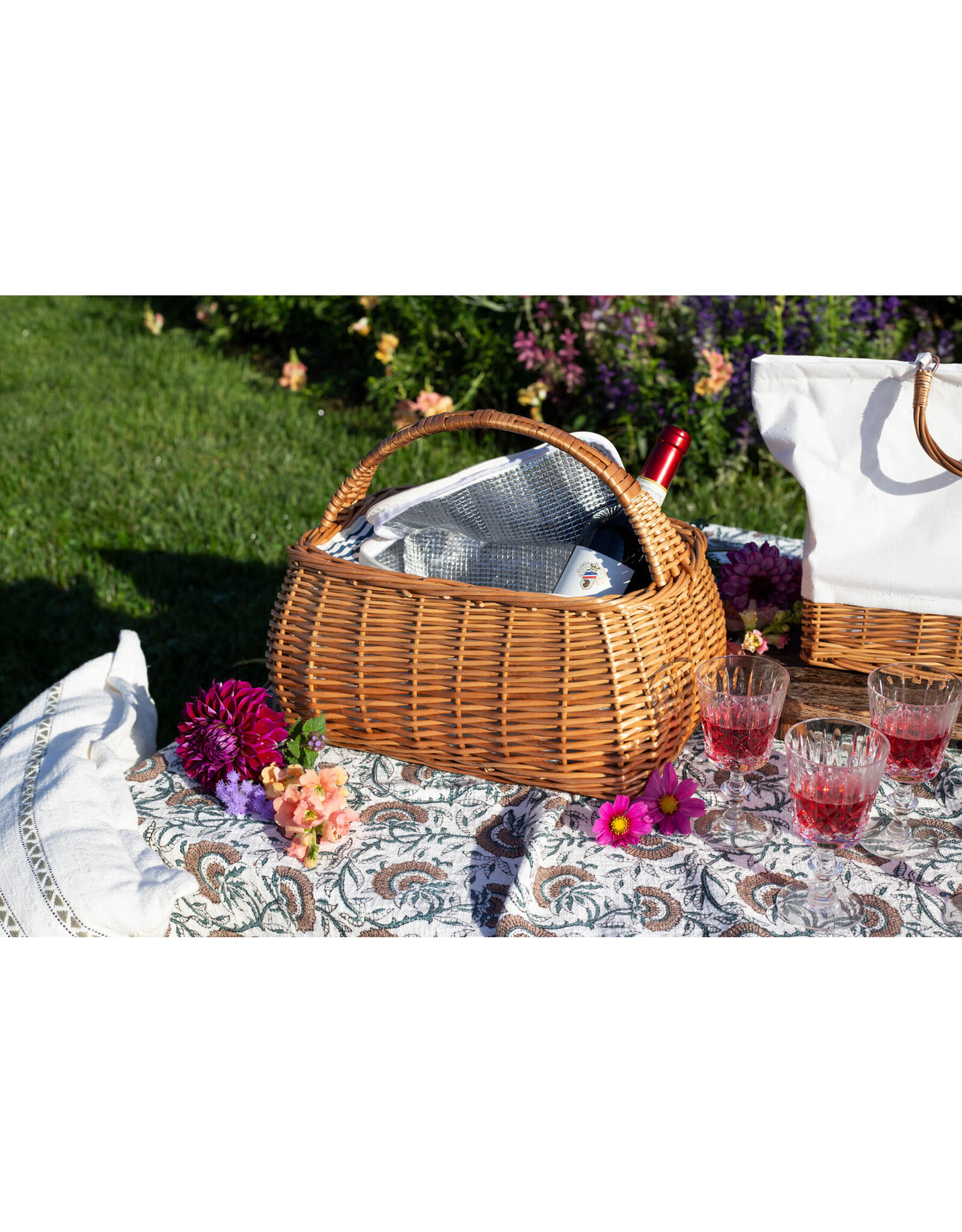 Rectangular Willow Picnic Basket w Cooler Lining
