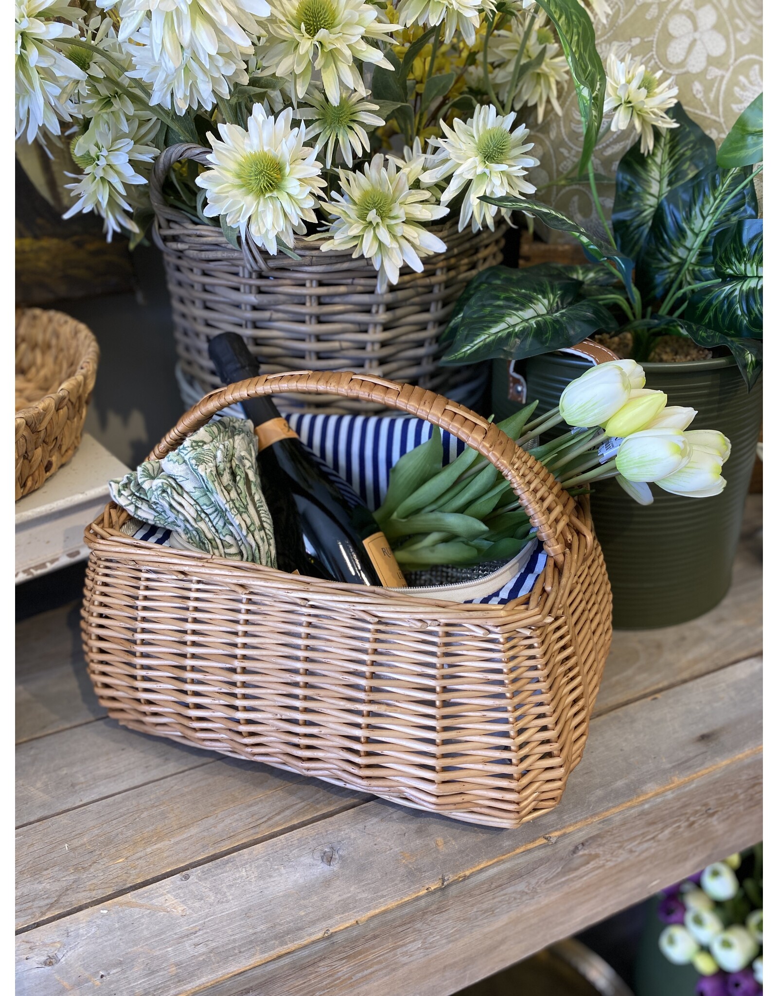 Rectangular Willow Picnic Basket w Cooler Lining