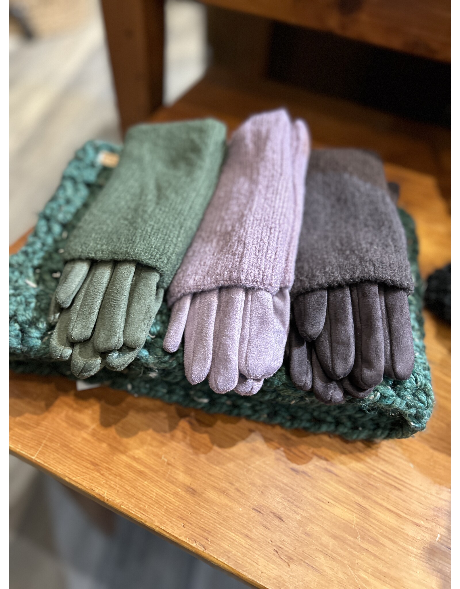 Ribbed Wrist-Warmer Faux Suede Gloves -