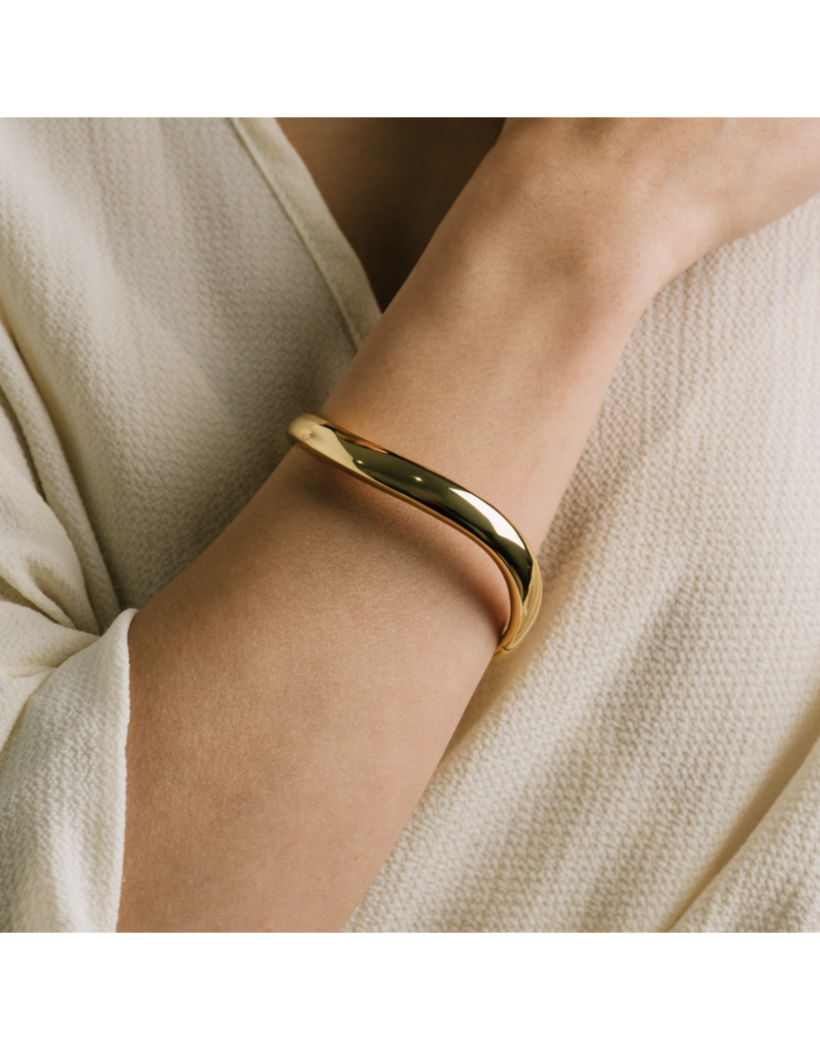 Wave Click Bangle