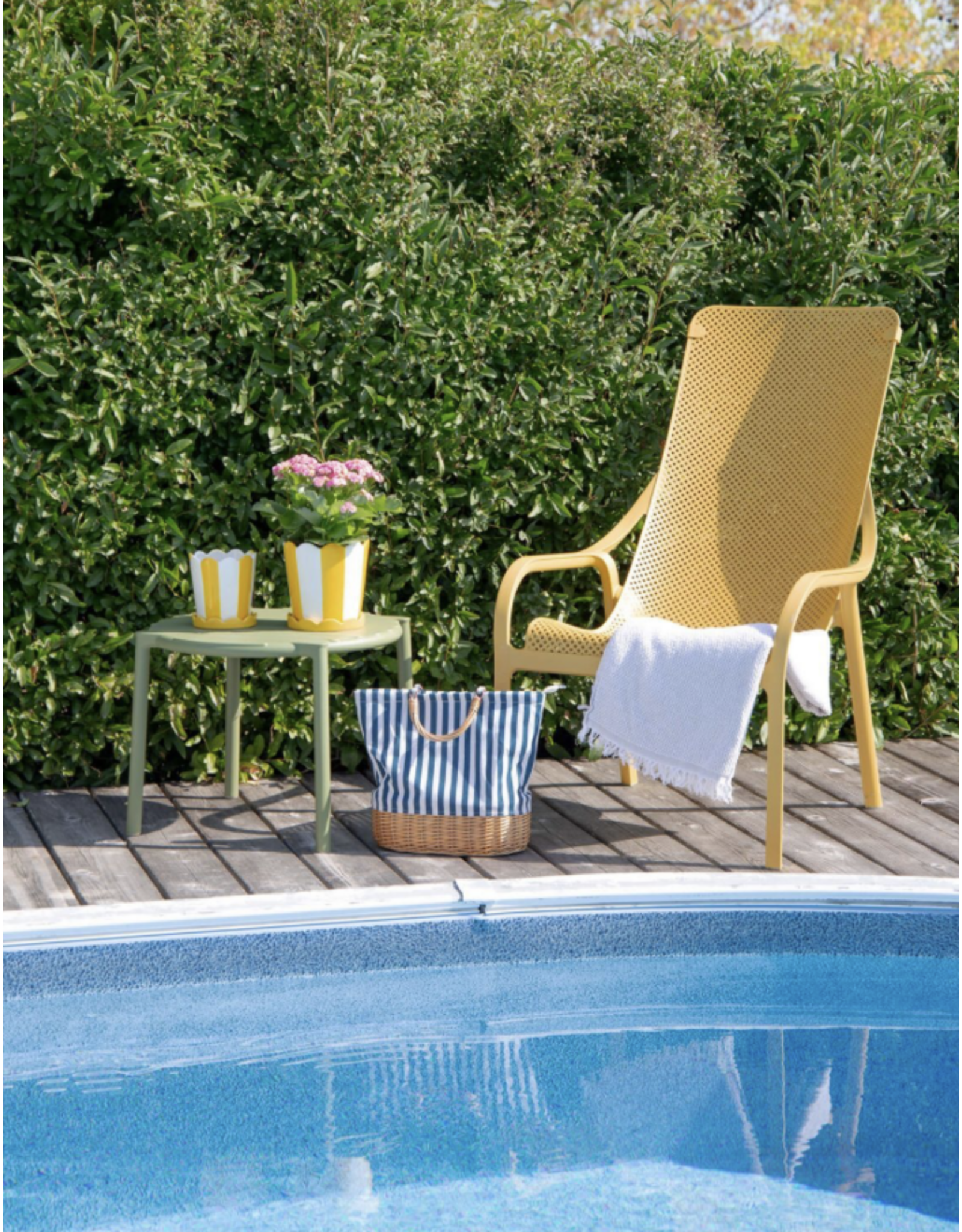 Oval Willow Base Insulated Picnic Bag - Blue Stripes