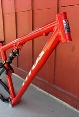 Titus 18" Red