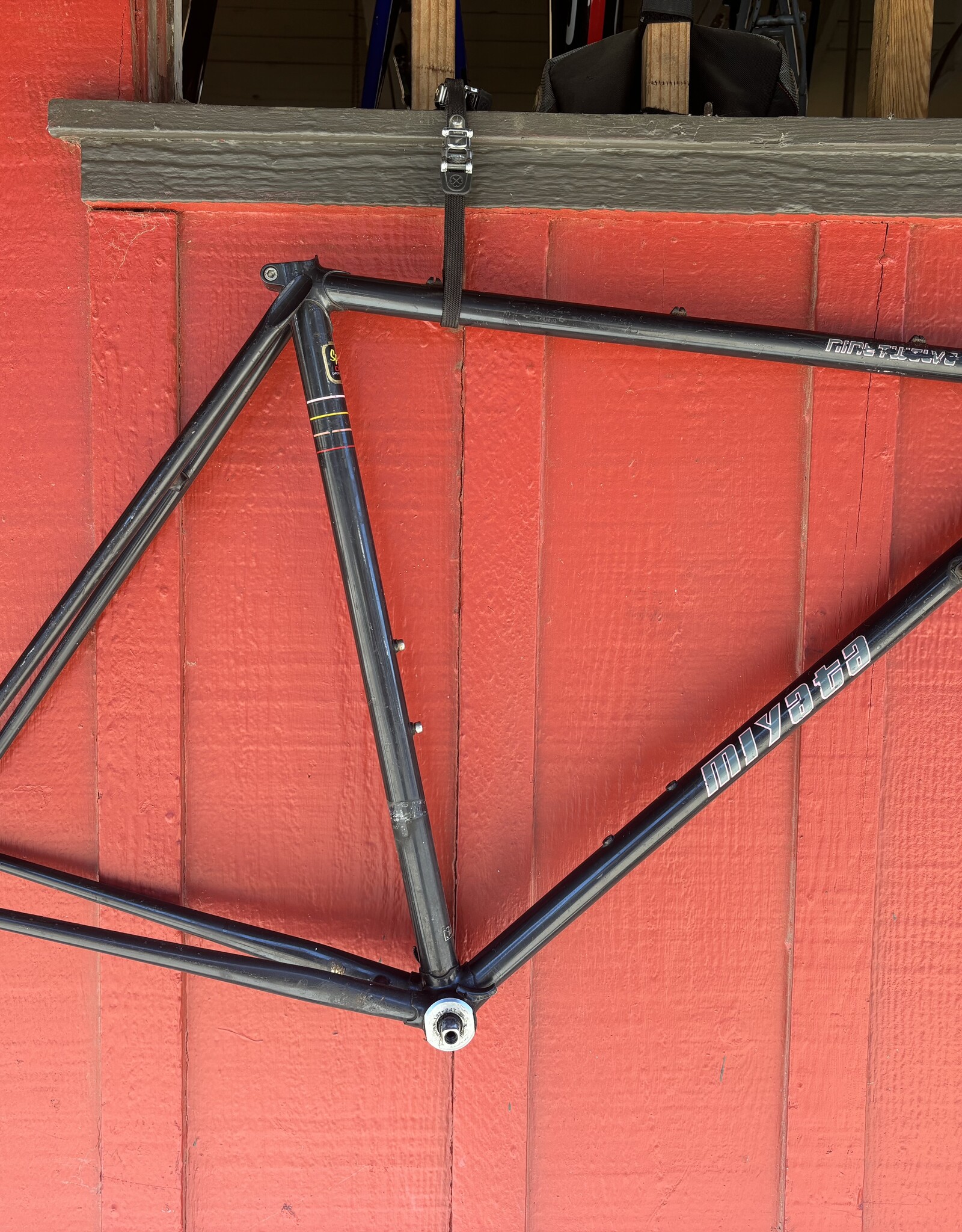 Miyata nine twelve 56cm black and pink