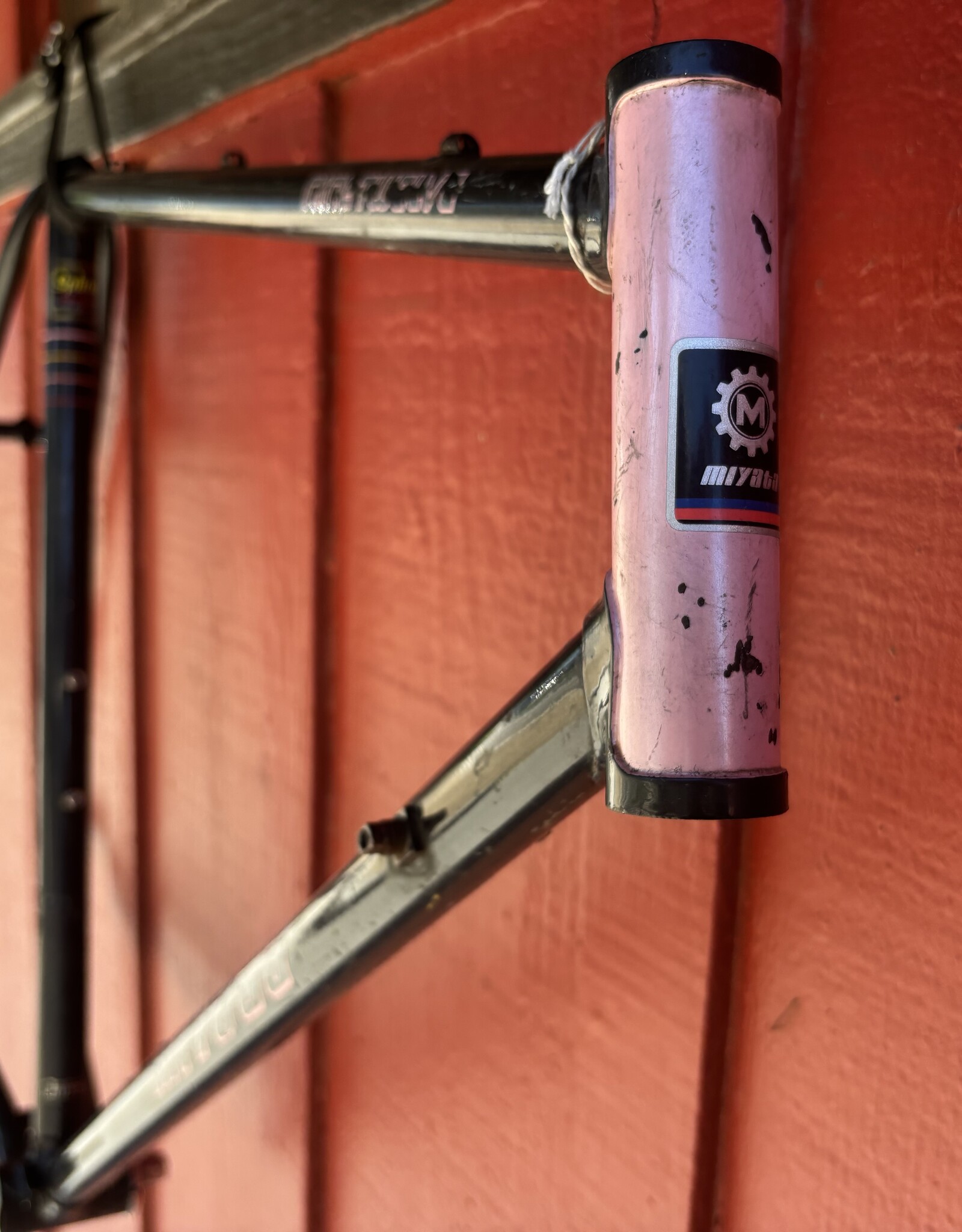 Miyata nine twelve 56cm black and pink