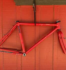 Trek 8000 17.5” red