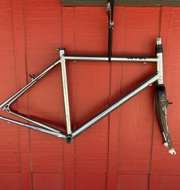 Specialized sirrus elite 18” silver