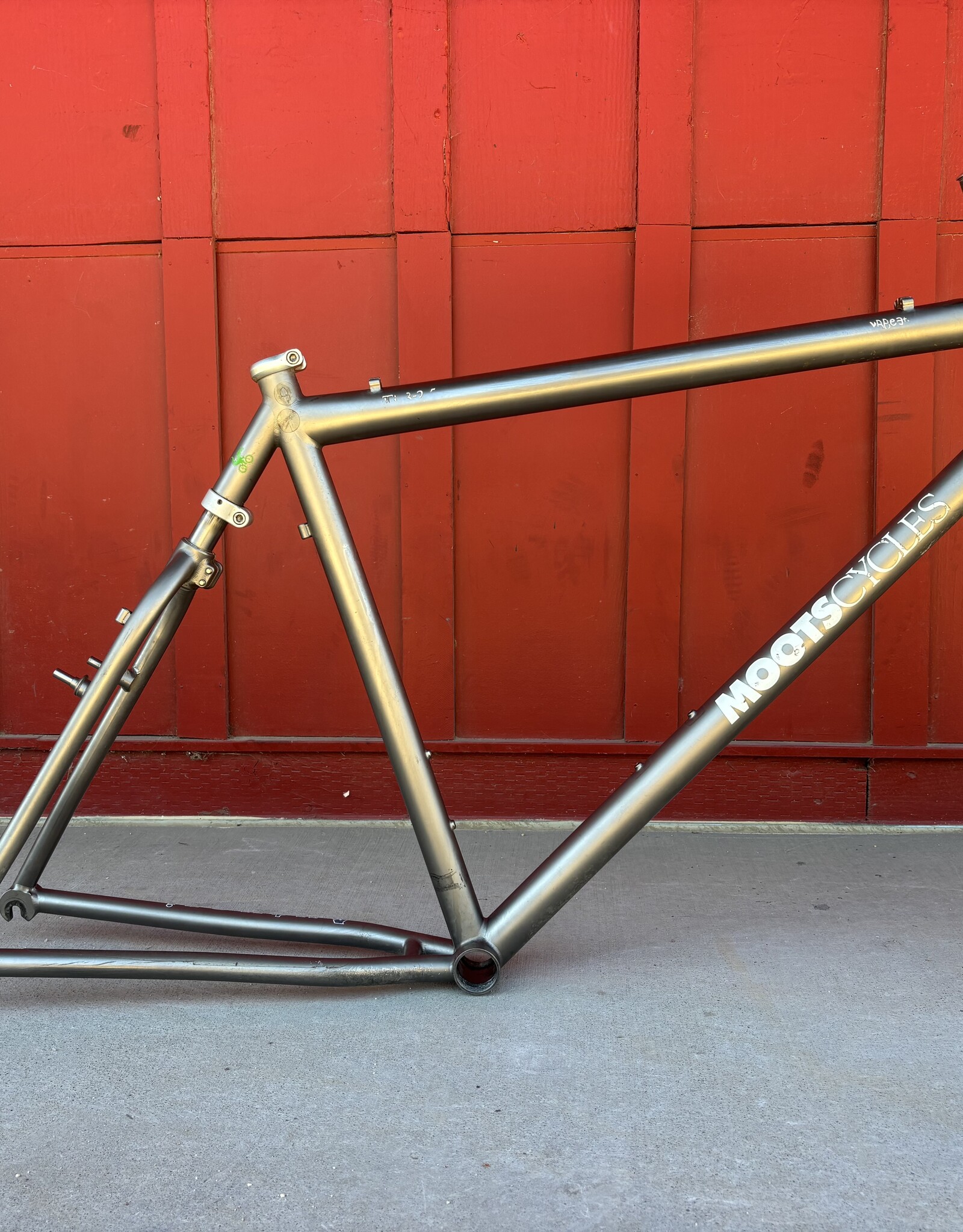 Moots Titanium MTB frame - soft tail - 21"
