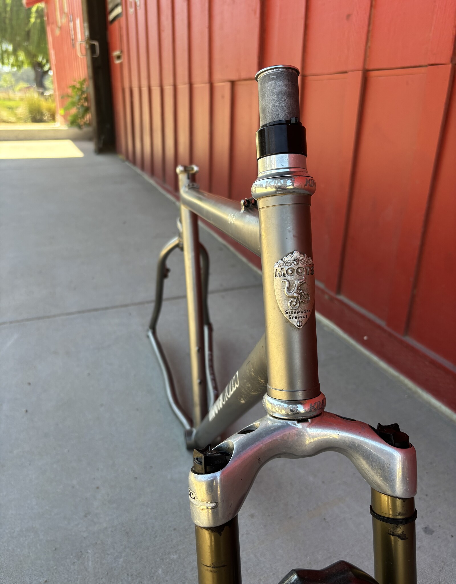 Moots Titanium MTB frame - soft tail - 21"