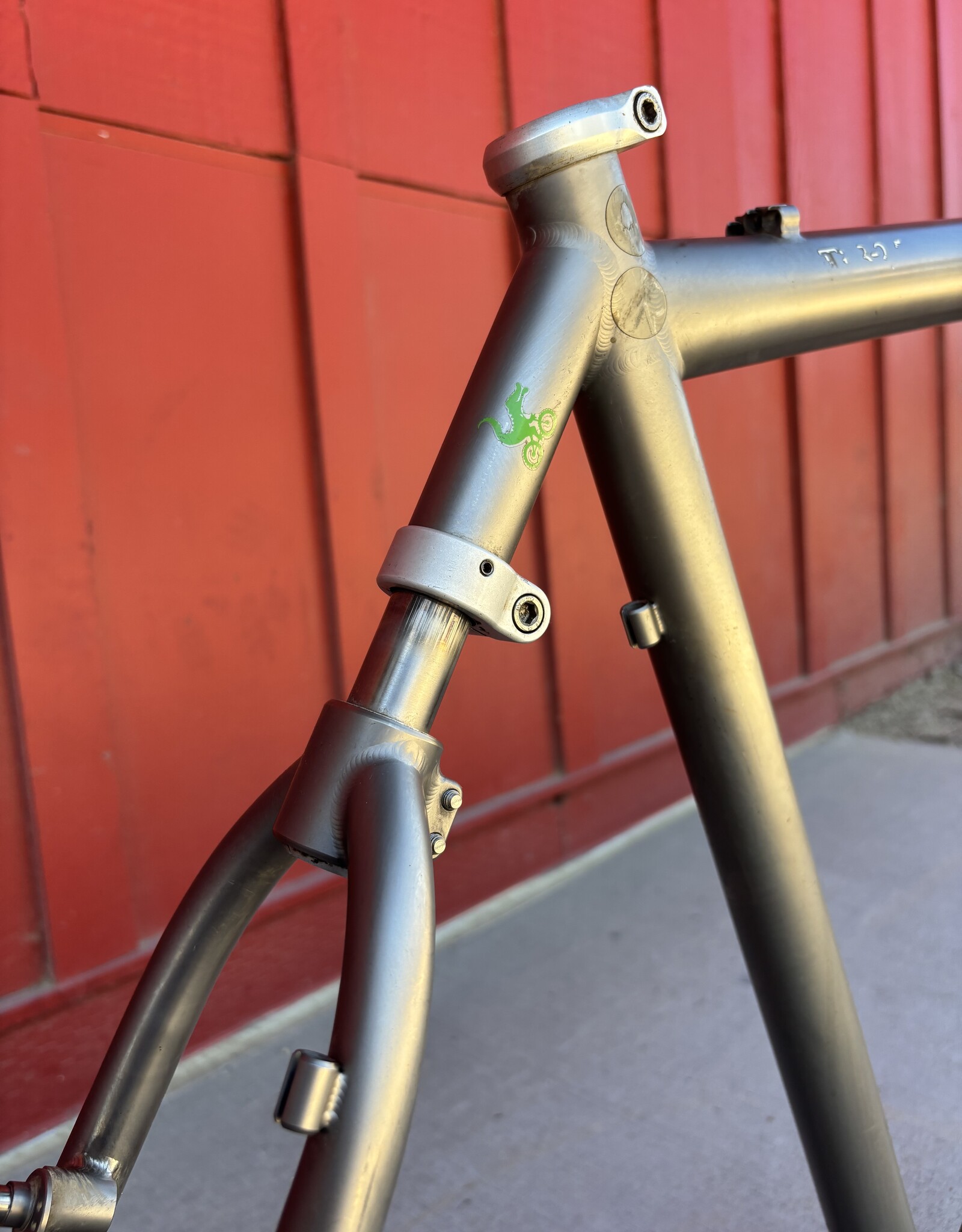 Moots Titanium MTB frame - soft tail - 21"