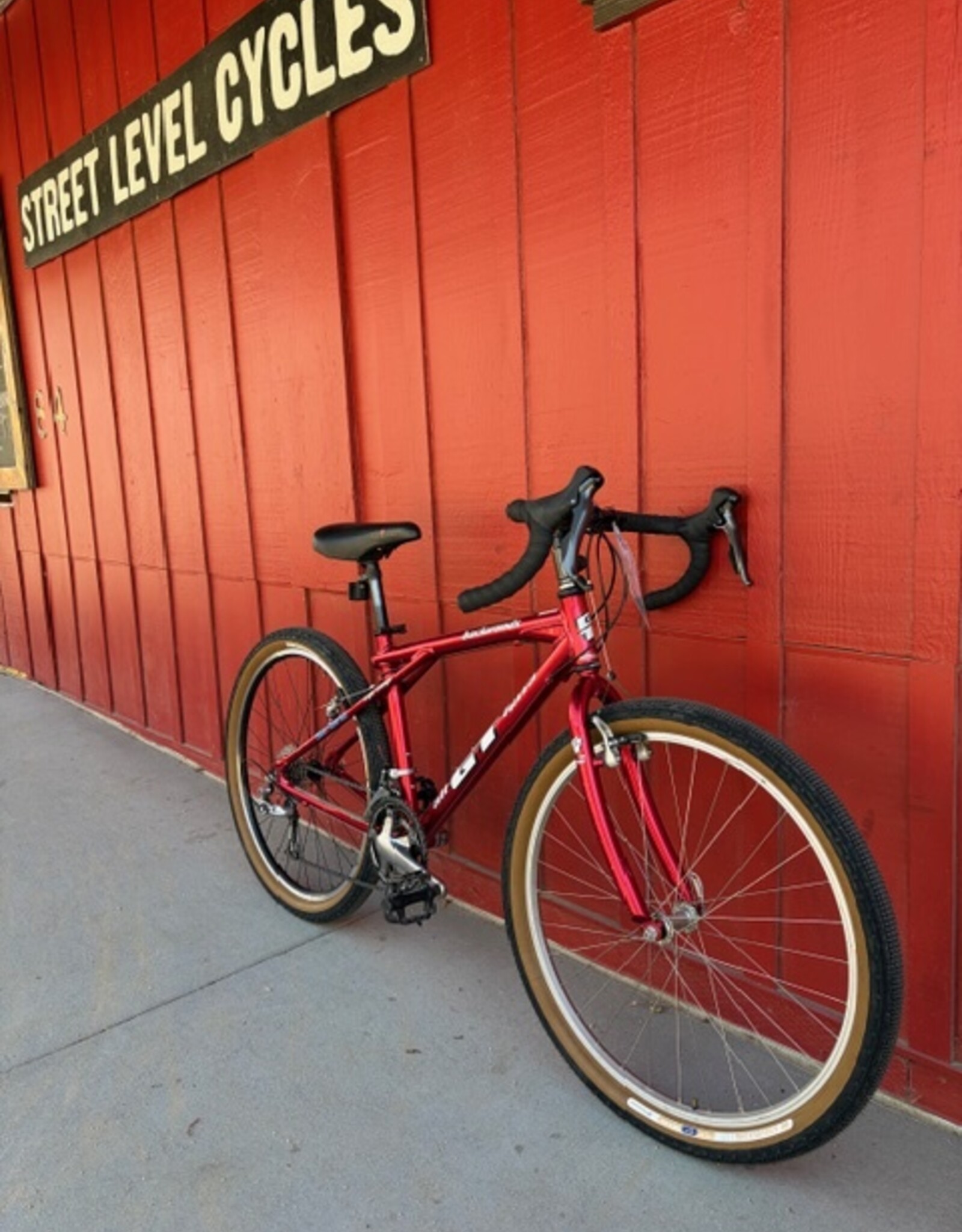 GT Backwoods Gravel Bike - Small - Red
