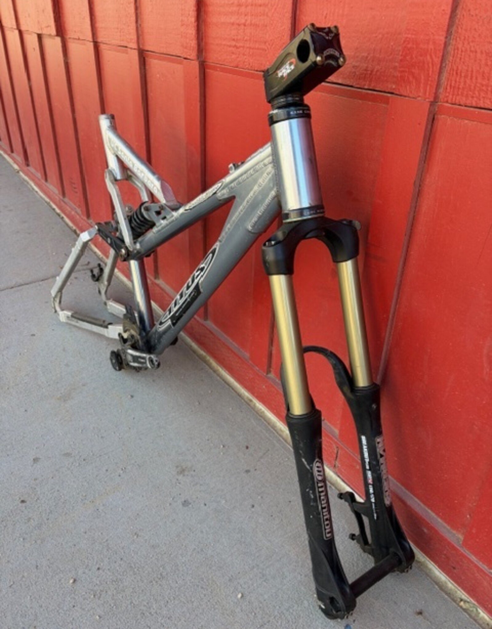 Titus Quasi Moto - silver - XL 21"