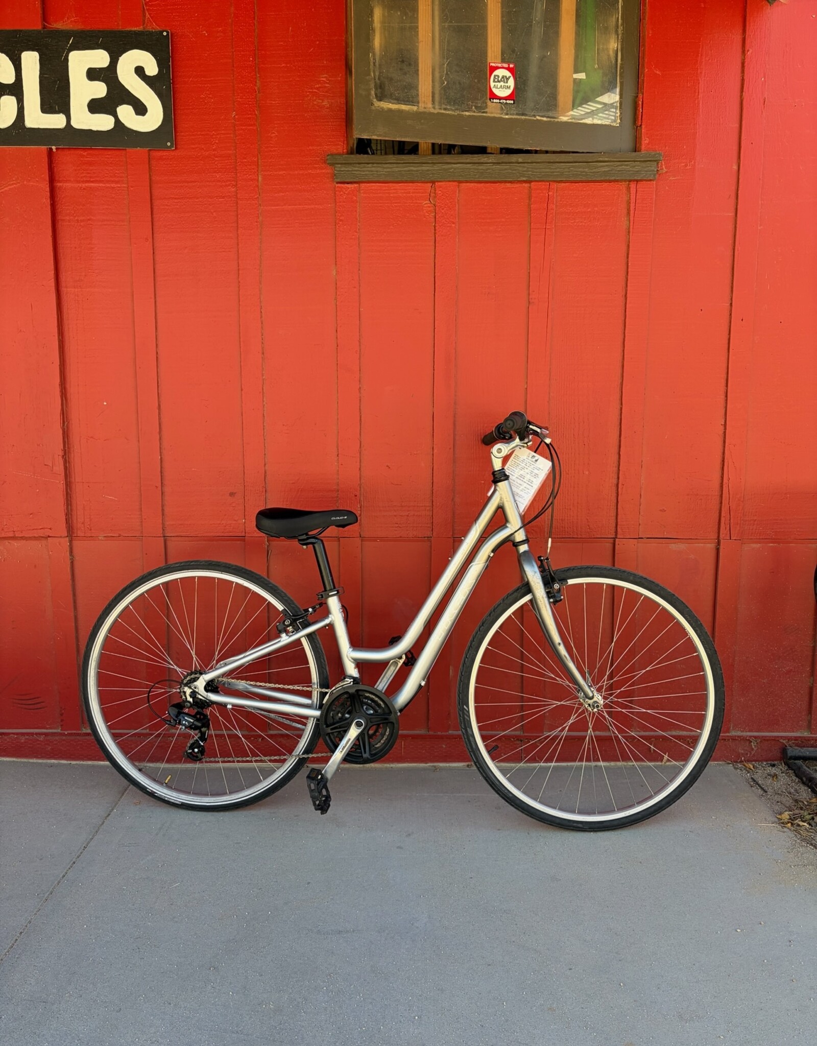 Trek 7000 hybrid - silver - 13.5" XS