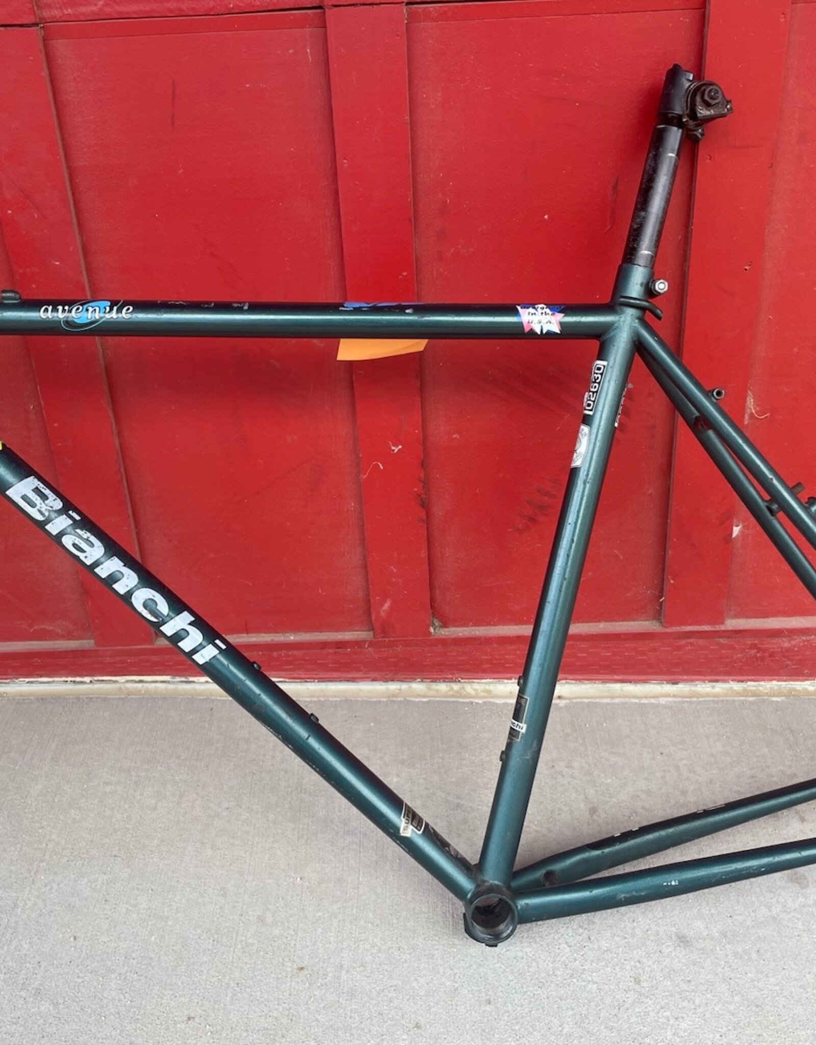 Dark green Bianchi Avenue frame