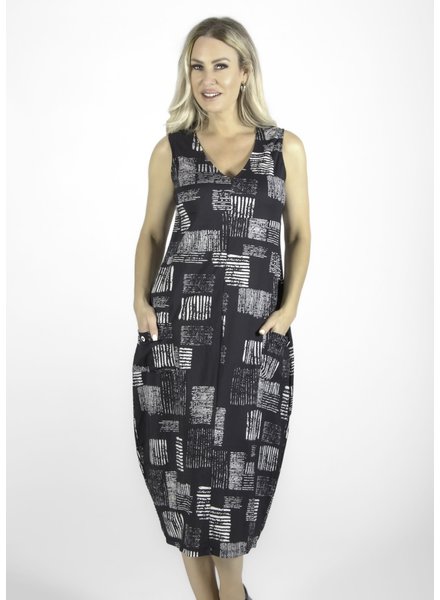 PURE ESSENCE Sleeveless Graphic Print Dress w/Pockets