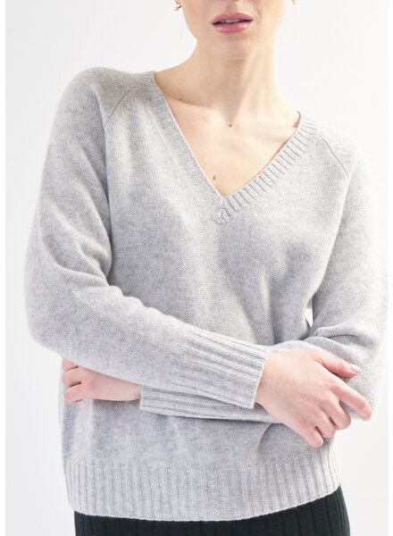 CASHMERE CLOUDS V-Neck Cashmere Sweater w/Rib Cuff Detailing