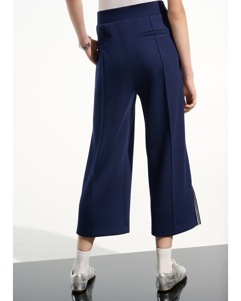 JOSEPH RIBKOFF Scuba Jersey Pull-On Culotte Pants