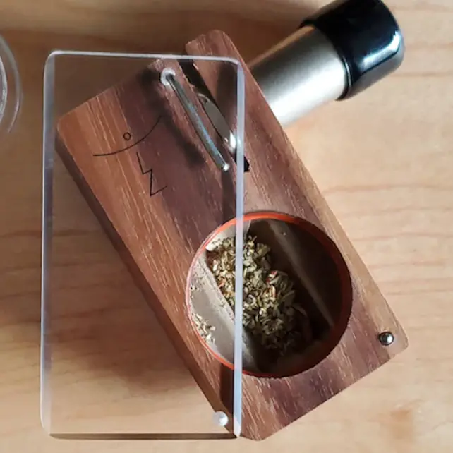 Magic Flight Launch Box - Walnut