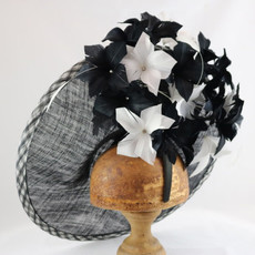 Large Fascinator with contrast flower 