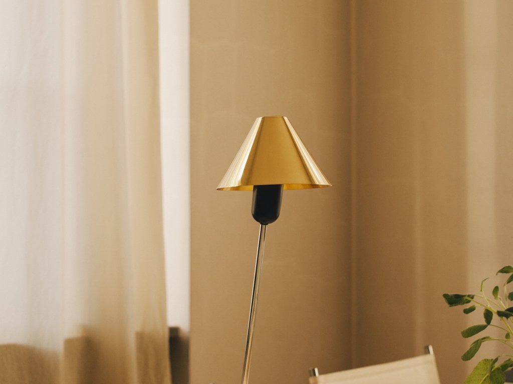 Santa & Cole Gira Table Lamp