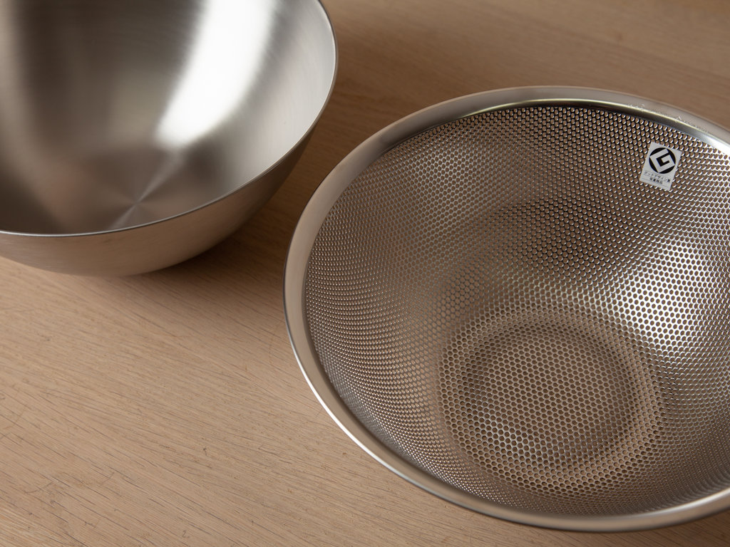 Sori Yanagi Bowl and Strainer Set Large