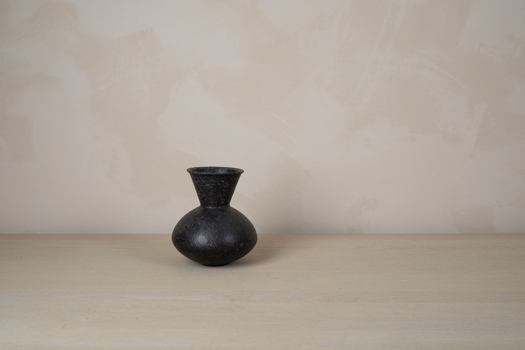Tetsuya Ozawa Funnel Neck Vase Black
