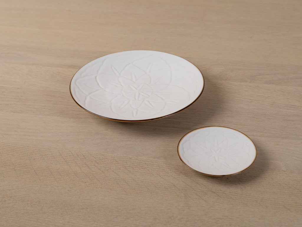 Oji Masanori for Jicon Carved Flower Plate (Extra Small)