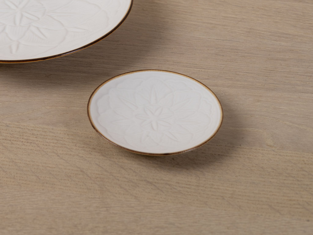Oji Masanori for Jicon Carved Flower Plate (Extra Small)