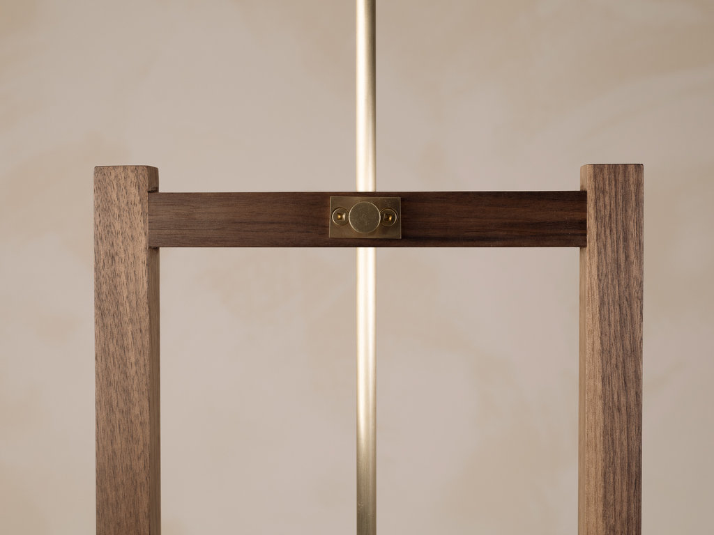 Mjölk Mjölk Guitar Stand, Walnut