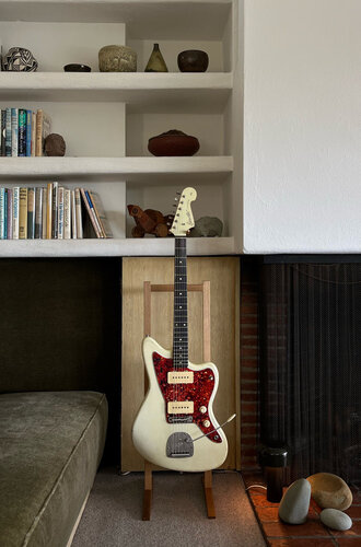 Mjölk Guitar Stand