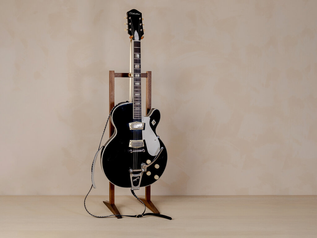 Mjölk Mjölk Guitar Stand, Walnut