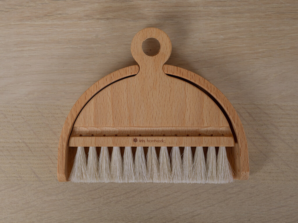 Iris Hantverk Table Brush Set