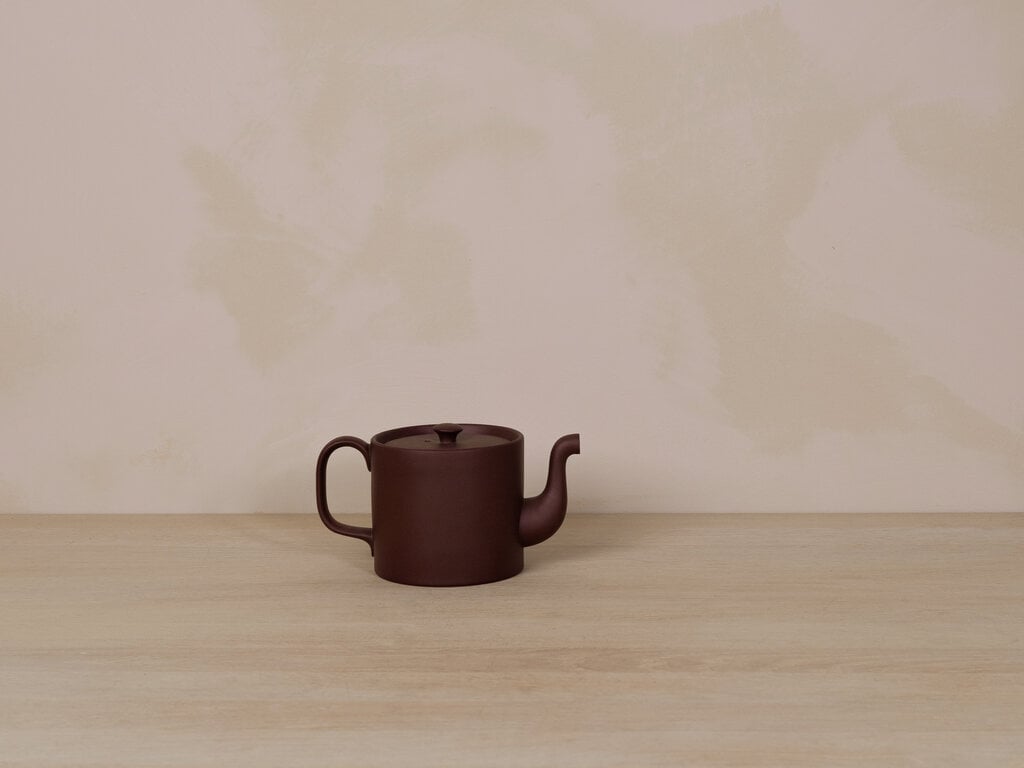 Jonas Lindholm Cylinder Teapot in Red Clay (0.8 L)