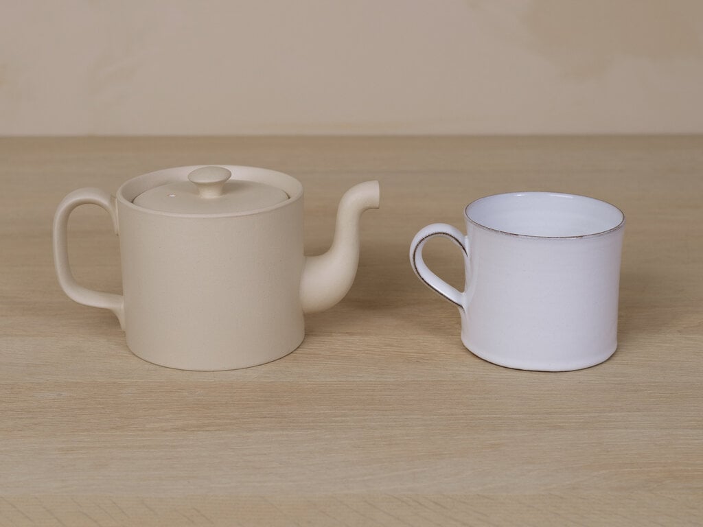 Jonas Lindholm Cylinder Teapot in White Clay (0.5 L)