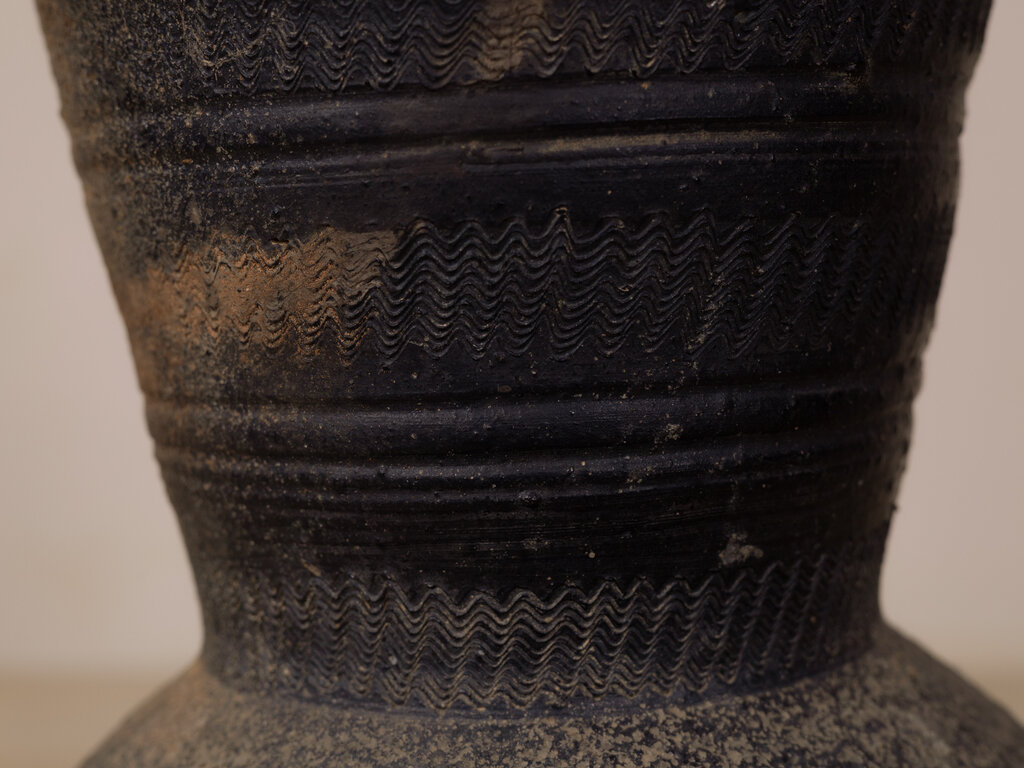 Antique Excavated Villa Dynasty Vase