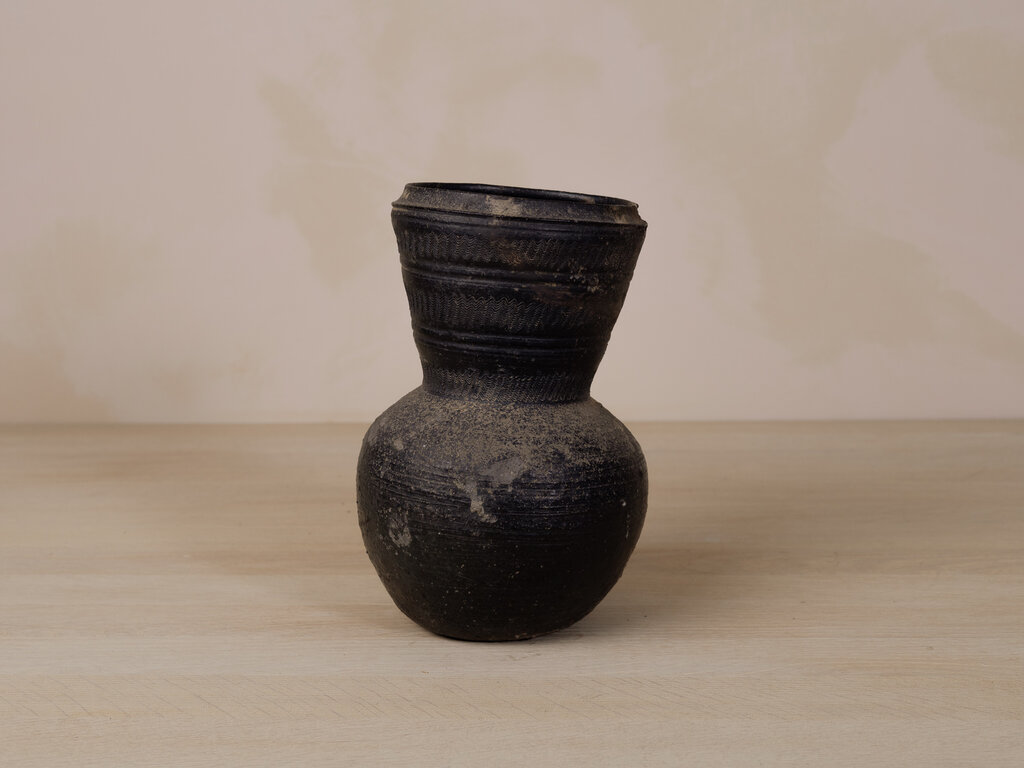 Antique Excavated Villa Dynasty Vase