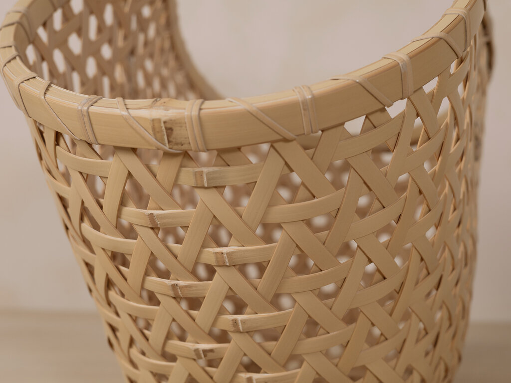 Ojiro Kakumono Ten Ojiro Tortoise shell basket, medium size