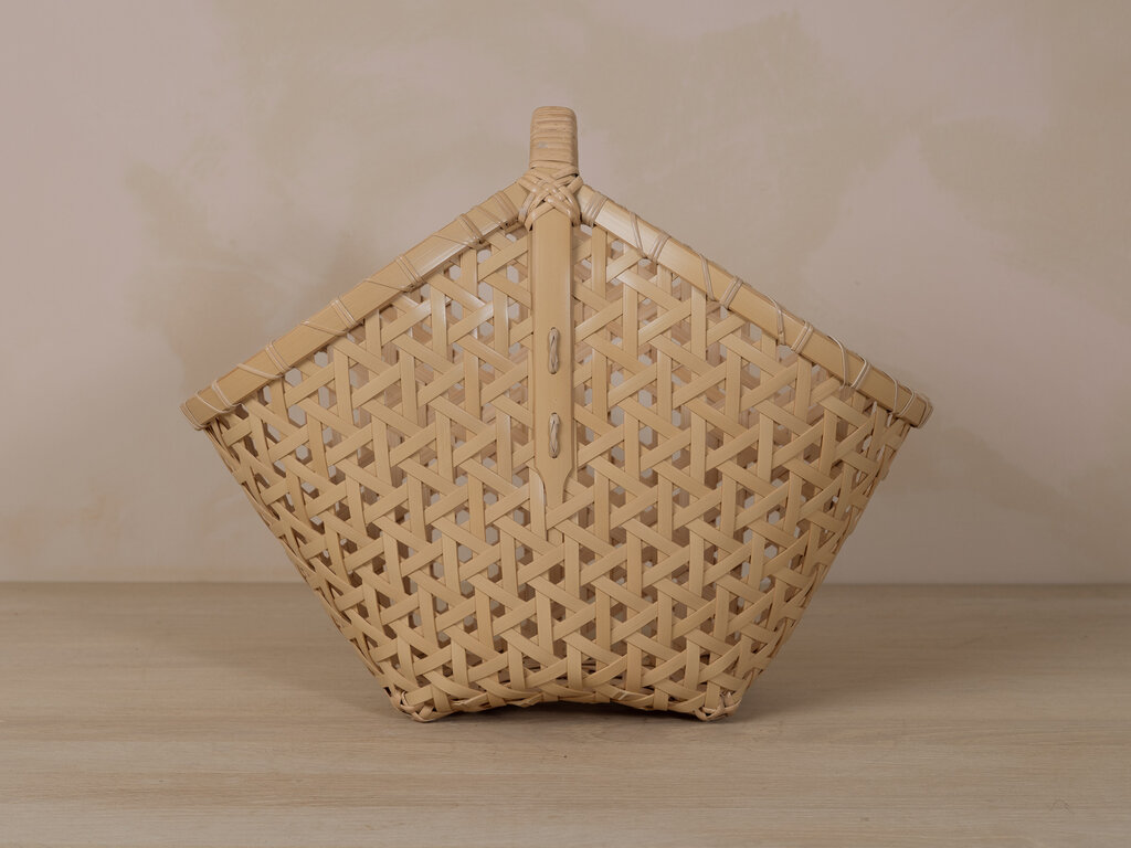 Ojiro Kakumono Ten Ojiro Tortoise shell basket, medium size