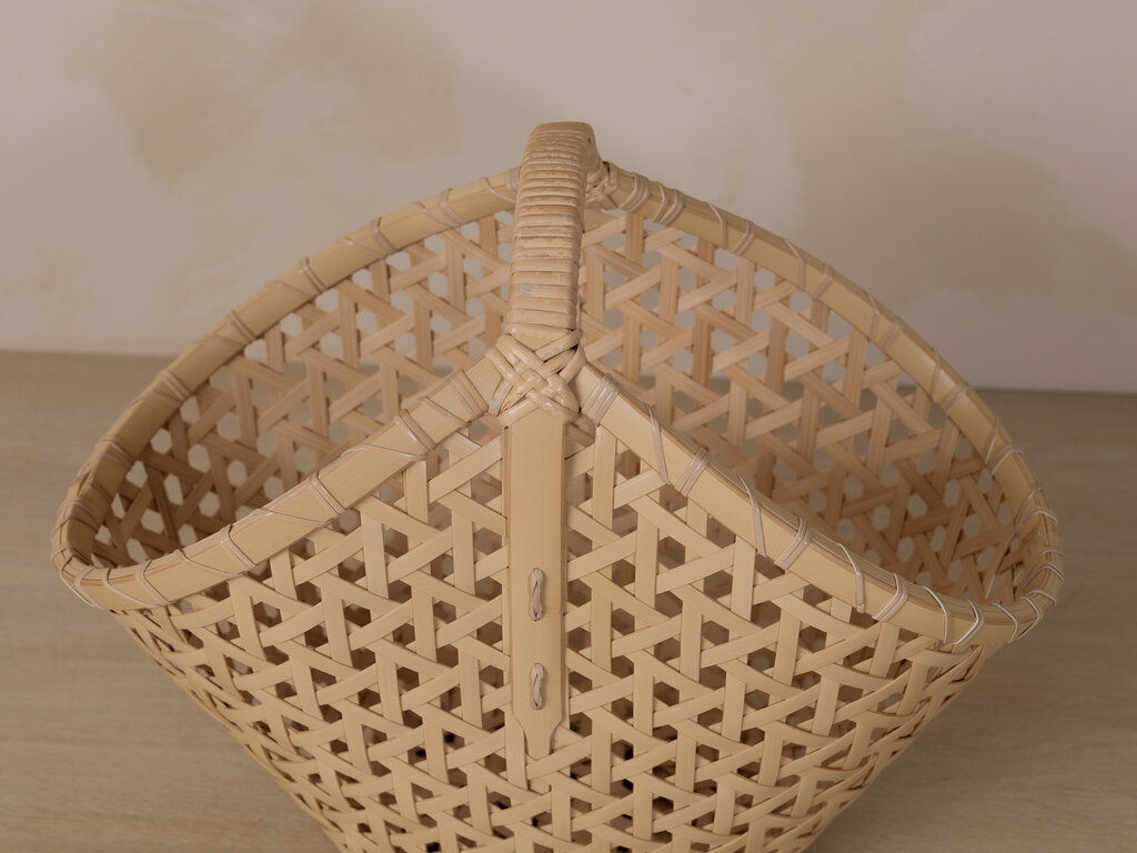 Ojiro Kakumono Ten Ojiro Tortoise shell basket, medium size