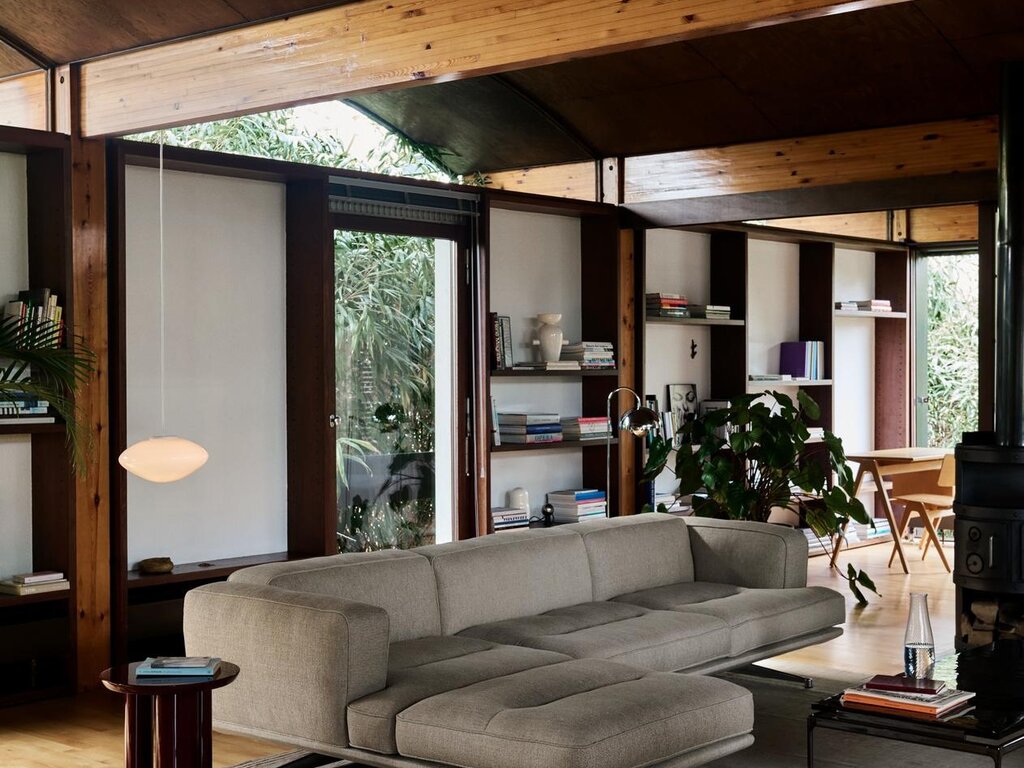 &Tradition Inland AV42 Sectional