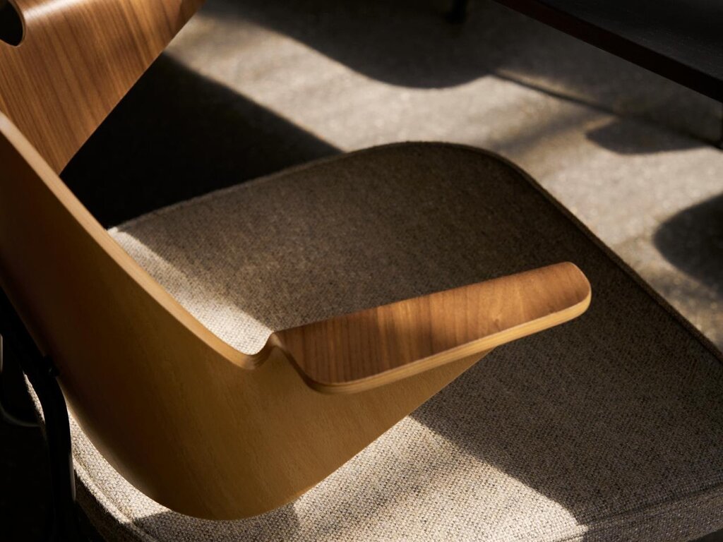 &Tradition RFH Armchair RD7 by Robin Day