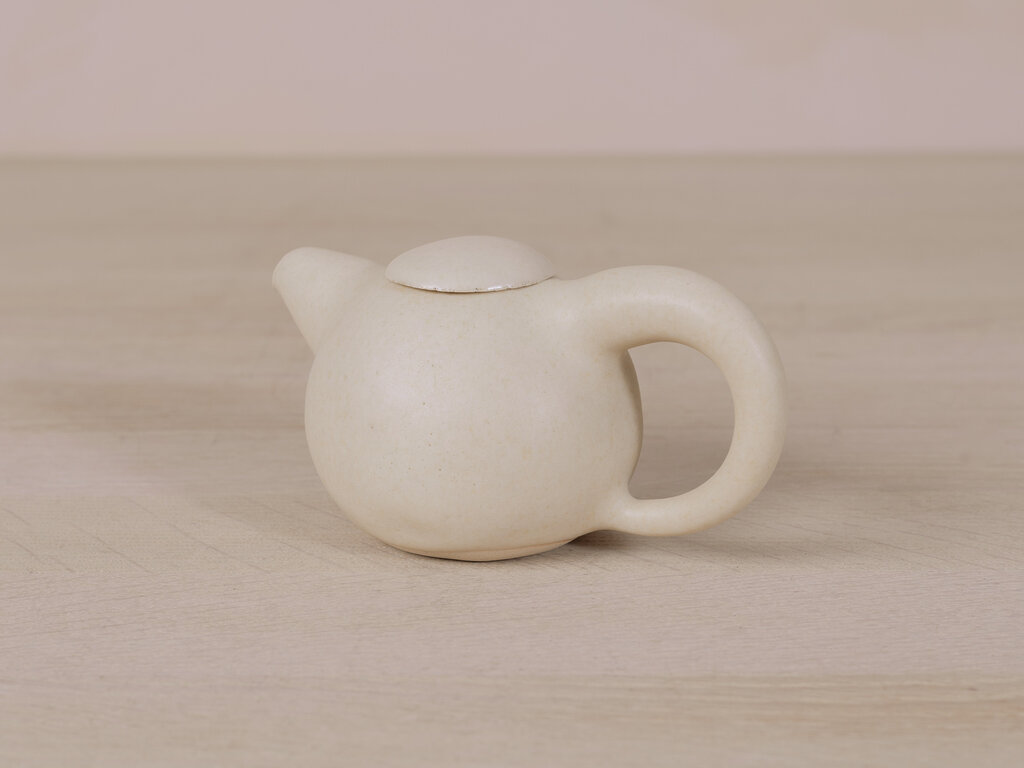 Keisuke Iwata Cream Teapot (Small)
