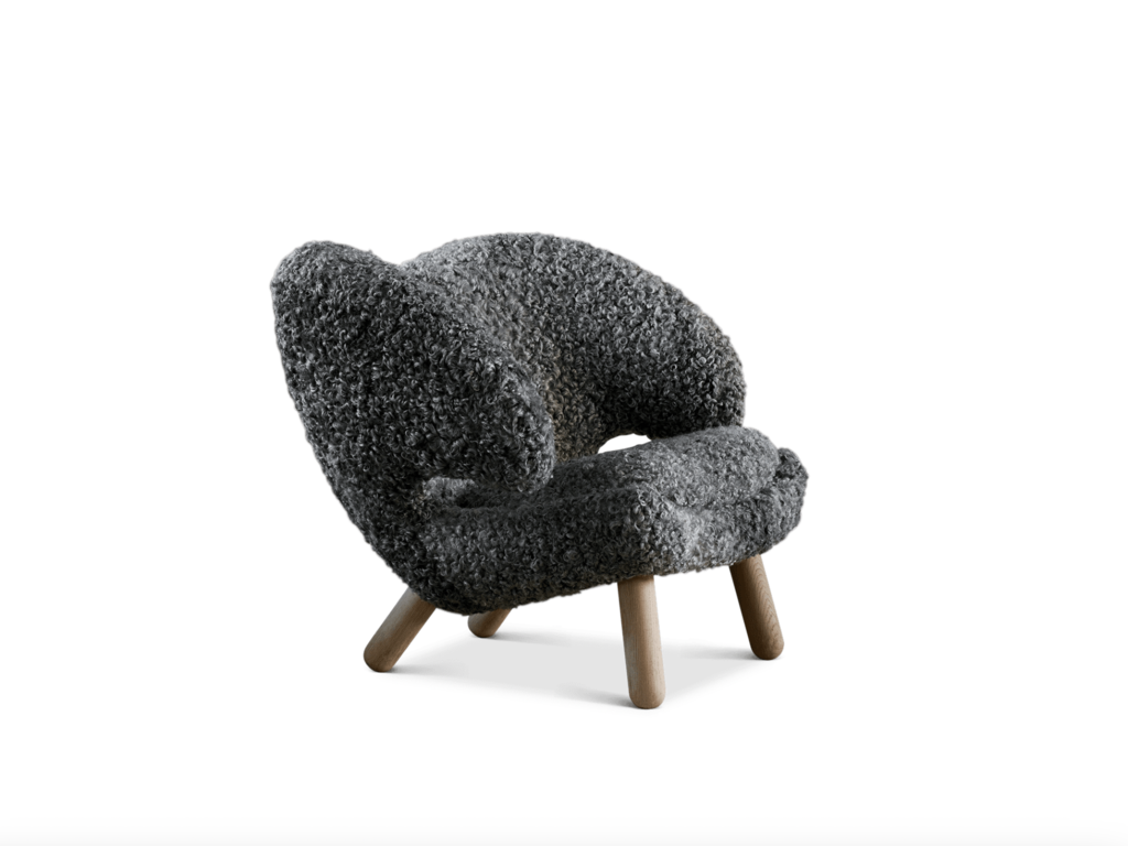 Finn Juhl Pelican Chair, Gotland Grey Sheepskin