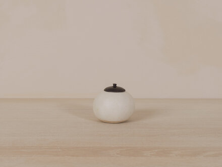 Keisuke Iwata Black/White Jar (Medium)