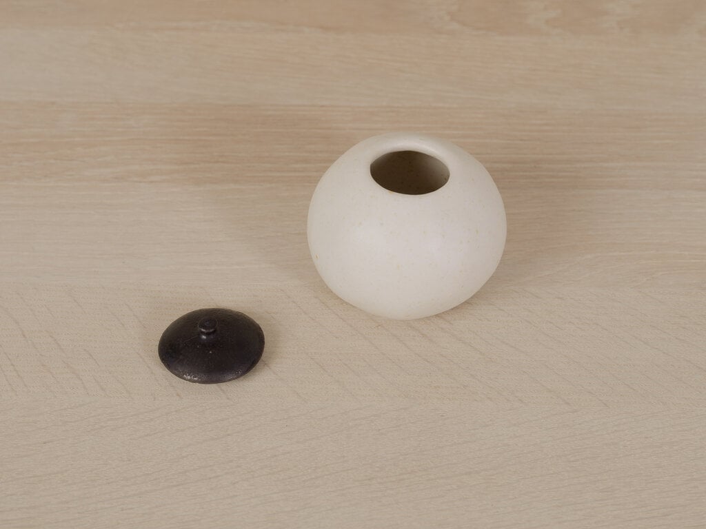 Keisuke Iwata Black/White Jar (Medium)