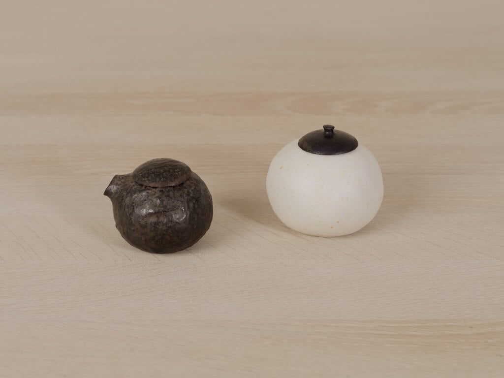 Keisuke Iwata Black/White Jar (Medium)