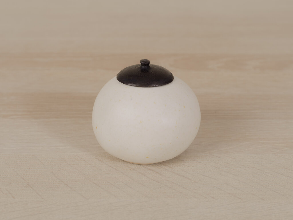 Keisuke Iwata Black/White Jar (Medium)