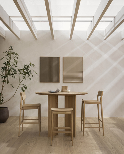 Kinuta stool N - B S 0 1 - Mjölk Kinuta stool N - B S 0 1 - Mjölk