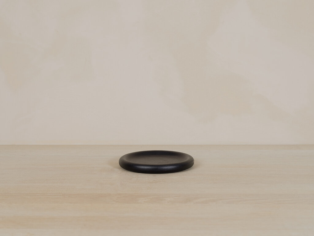 Takashi Tomii narrow-rimmed plate 150, magnolia black